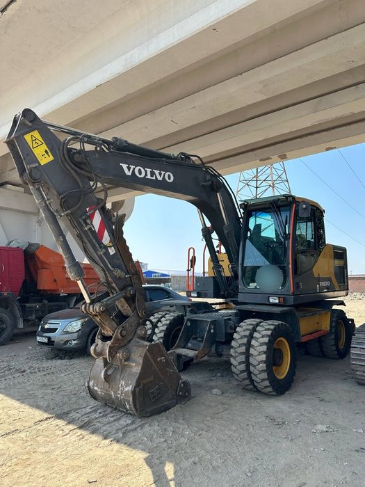 Excavator Volvo 140 sotiladi 2018 yil, 13000 m/ch sotiladi
