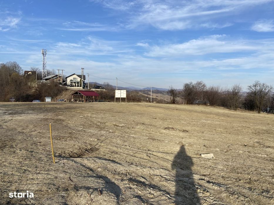 Teren intravilan 1288 mp, acces pietruit, utilități