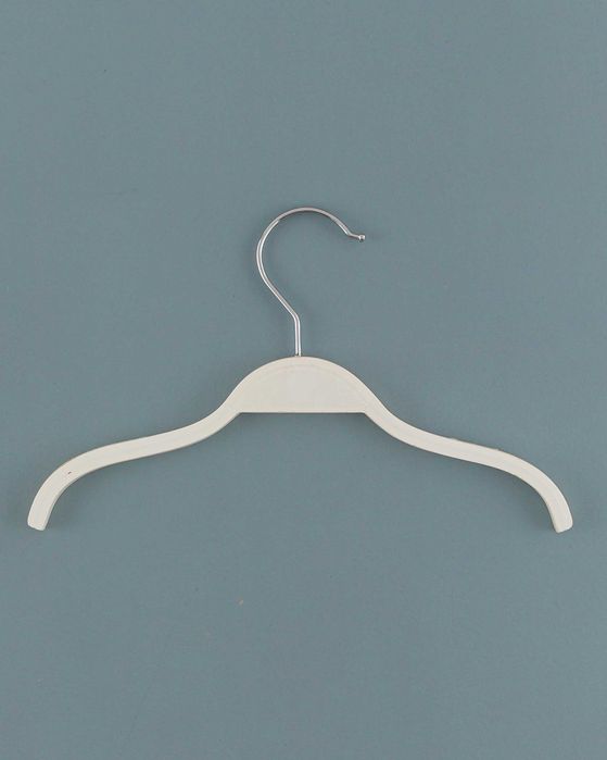 Дървена закачалка за дрехи с размер 26 см