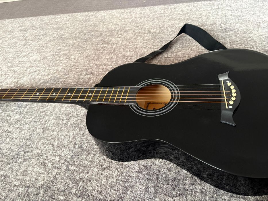 Гитара шұғыл ақша керек болып арзан сатамын