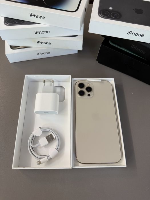I phone 12pro max 256gb пълен комплект като нов