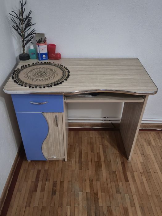 Set mobilier albastru cu cream