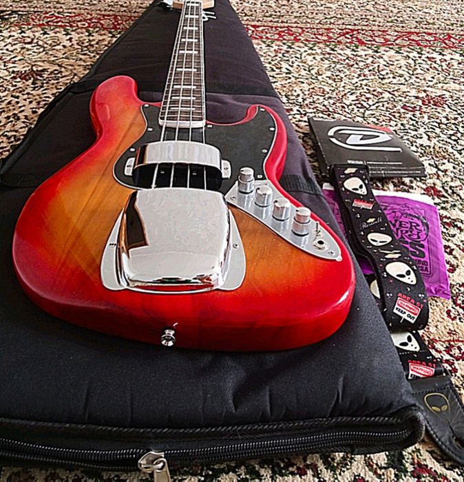 Джаз басс Fender