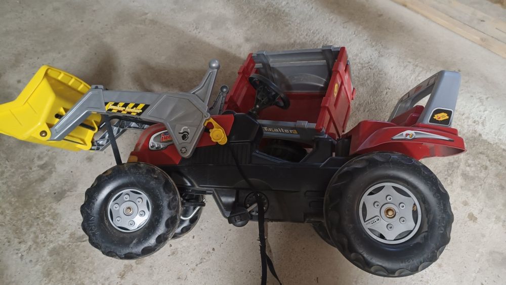 De vânzare!!!  tractor cu pedale   Copii