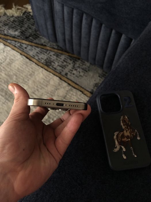 IPHONE 15pro natural