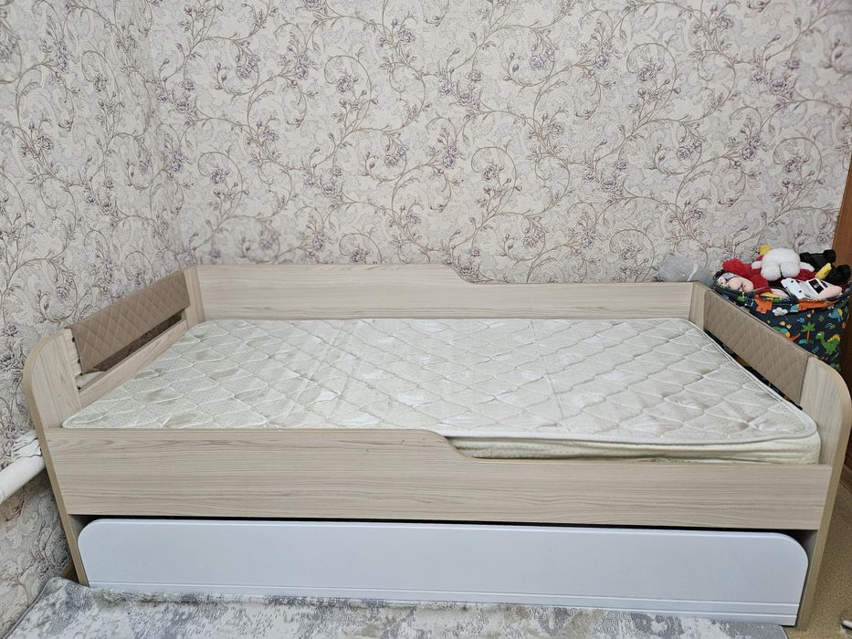 Продам двух ярусный диван