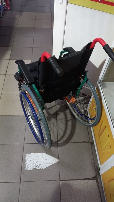 Инвалидная коляска.