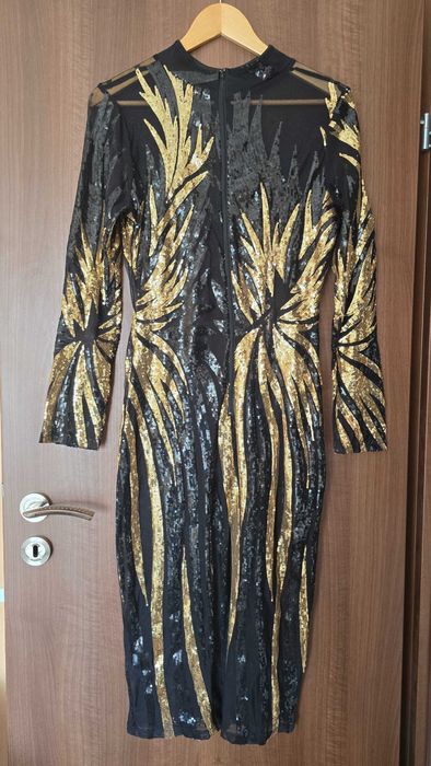 Дамска рокля с паети в черно и злато размер М-Л