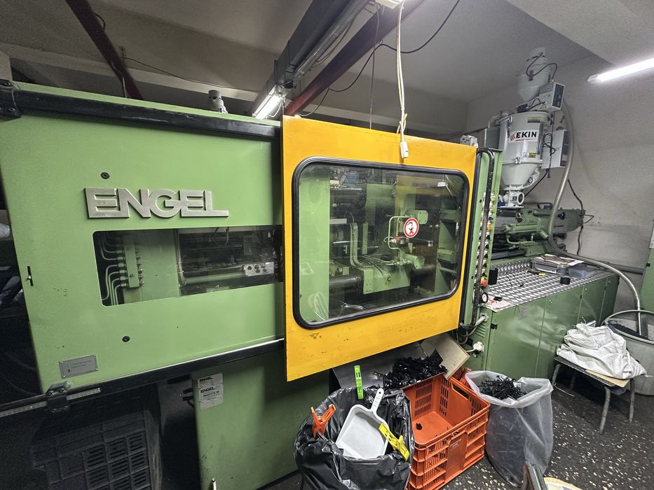 Продавам шприц машини ENGEL  ES 600/125 два броя