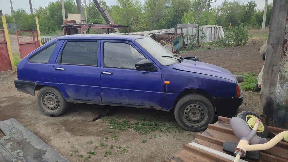 Продам машину Иж 2126