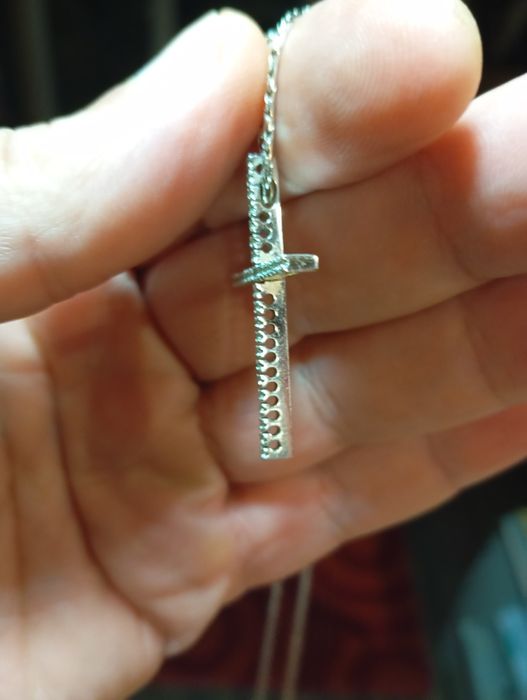 златен кръс с брилянти