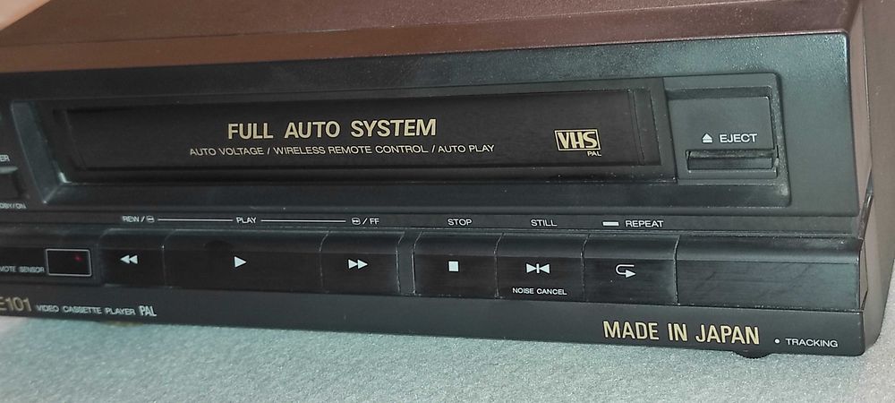 video player AIWA model hv - e 101dip - cititi anuntul