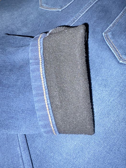 Тъмно сини дънки