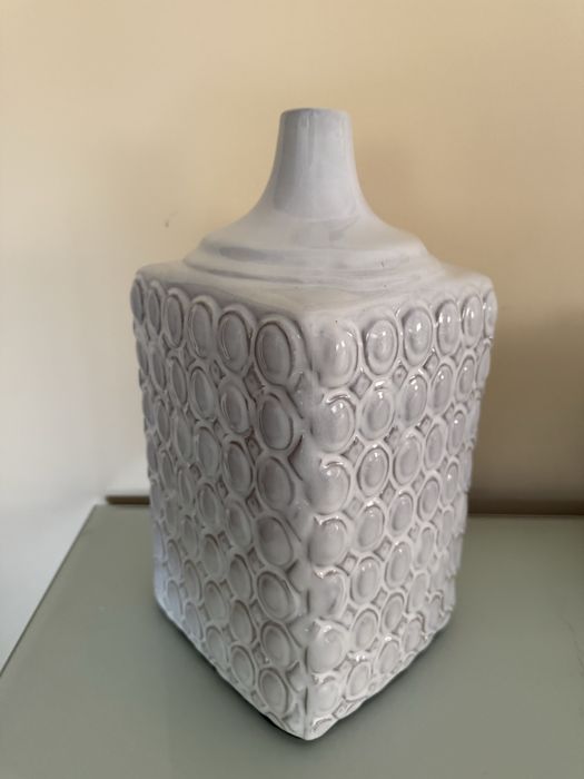 Ваза фарфорая, высота 35 см