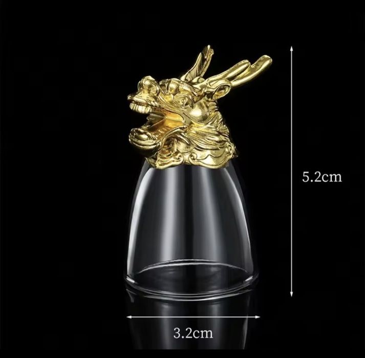 Елегантен люксозен комплект: стъклен графин и 12 зодиакални чаши