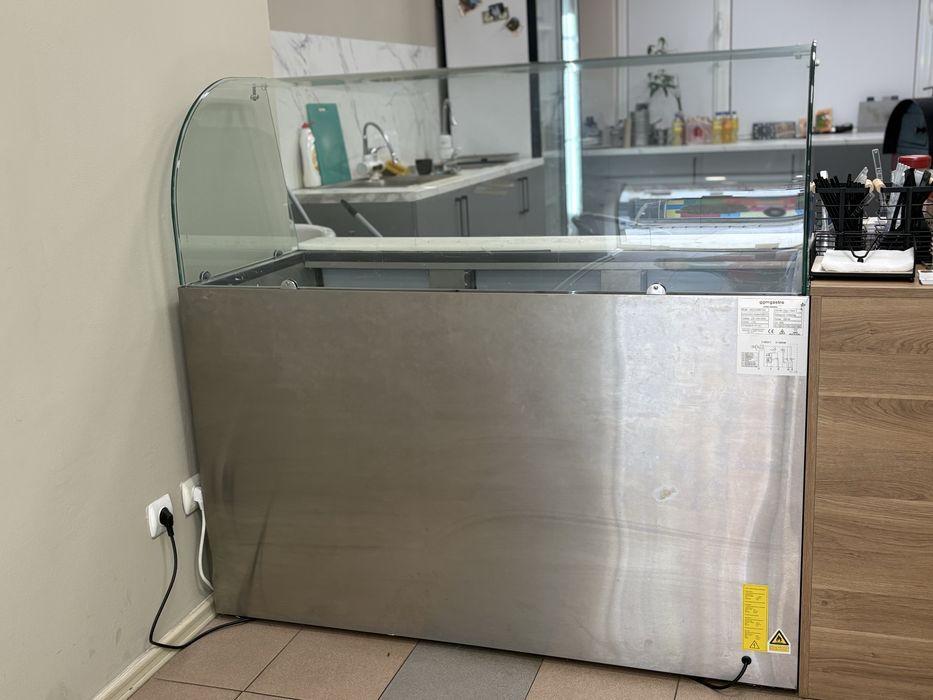 Хладилна витрина за салати