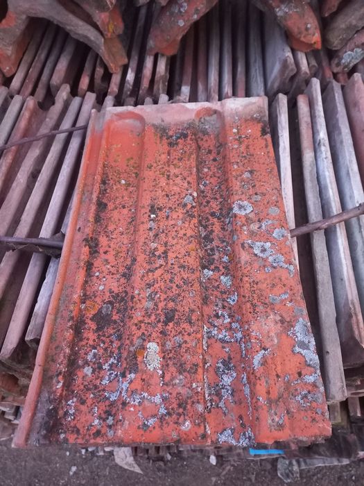 Țiglă veche ,coame ,și samota subtire si groasa in stare perfectaîn st