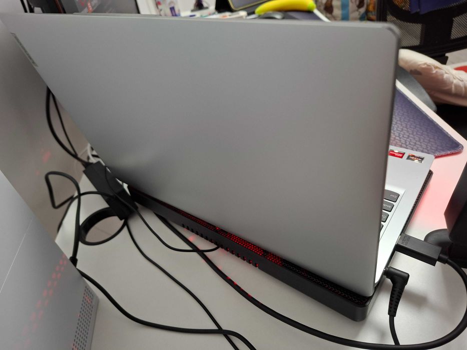 Vând Laptop Lenovo Ideapad 1 windows 11