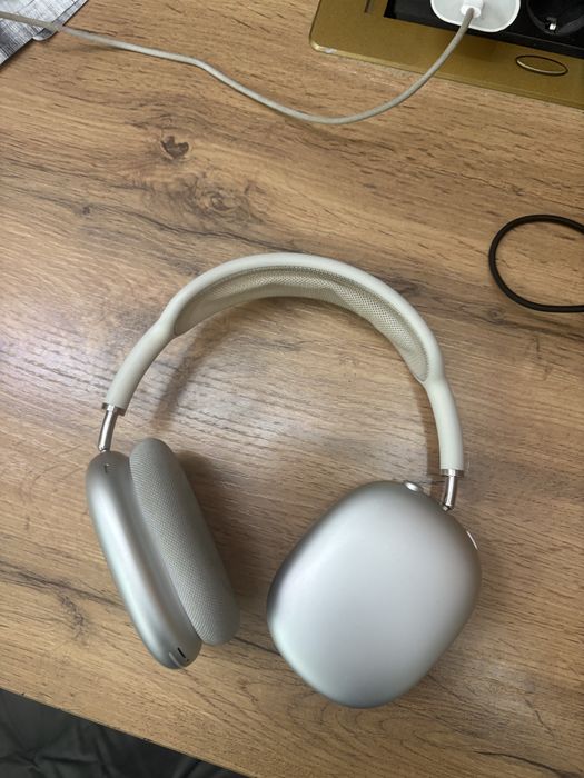 Air pods max gen 1