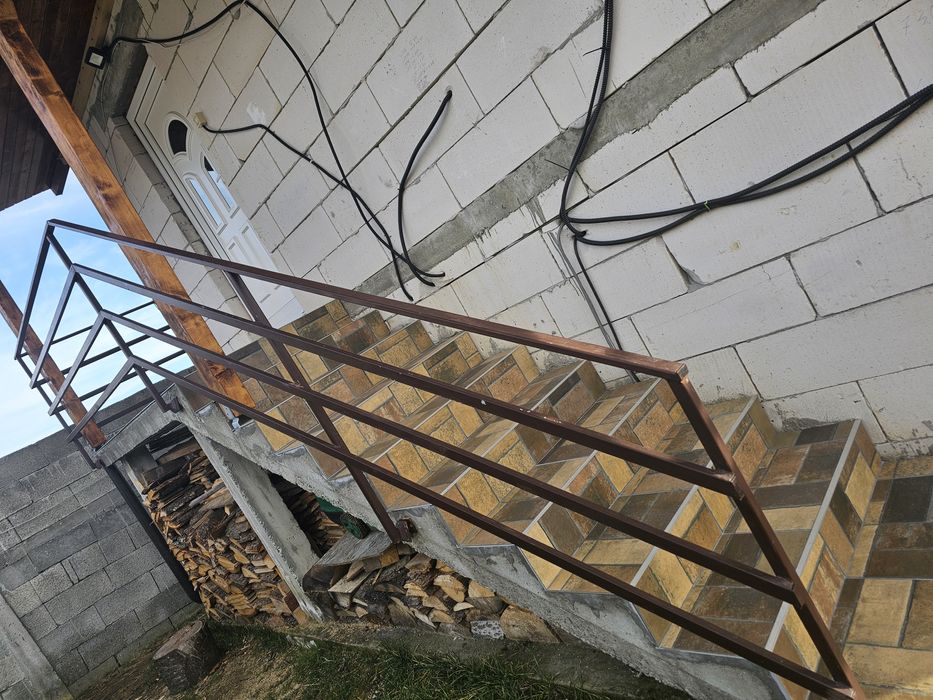 Vând  balustrada metalică de 7.5 m