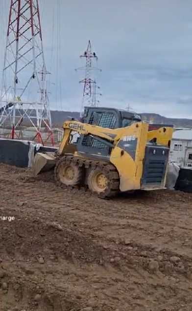 BOBCAT Mini incarcator Gehl R165 cu senile peste roti