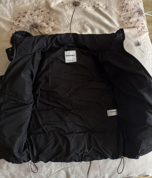 Черно зимно яке Bershka
