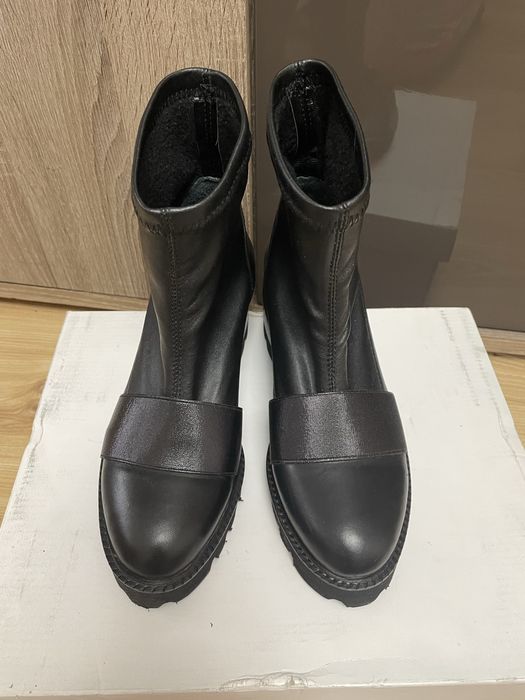 Боти CARLO  FABIANI-номер 36, но отговарят на 37