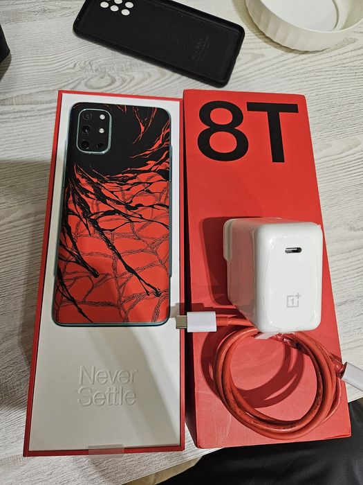 One plus 8 T в отличном состоянии