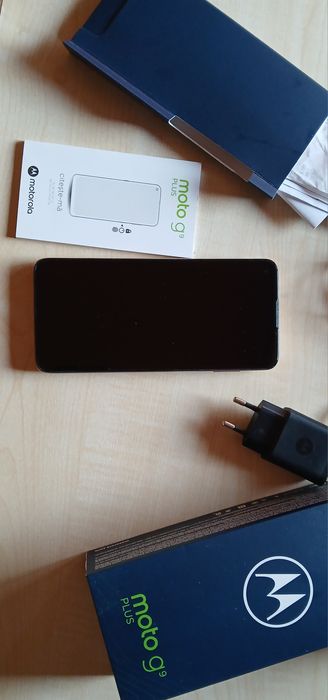 Продавам Motorola Moto G9 Plus – Пълен комплект