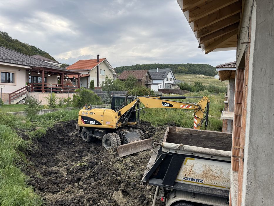 Inchiriez excavator pneuri