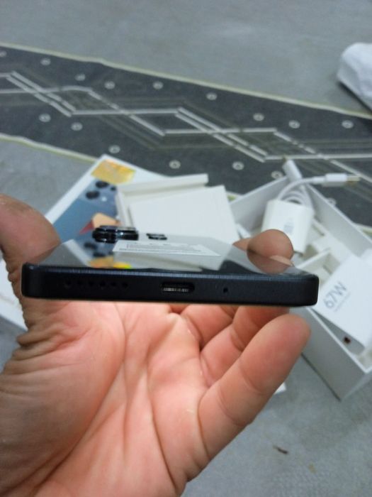 Продам телефон Redmi Note 13 Pro black 12GB RAM 512 ROM.