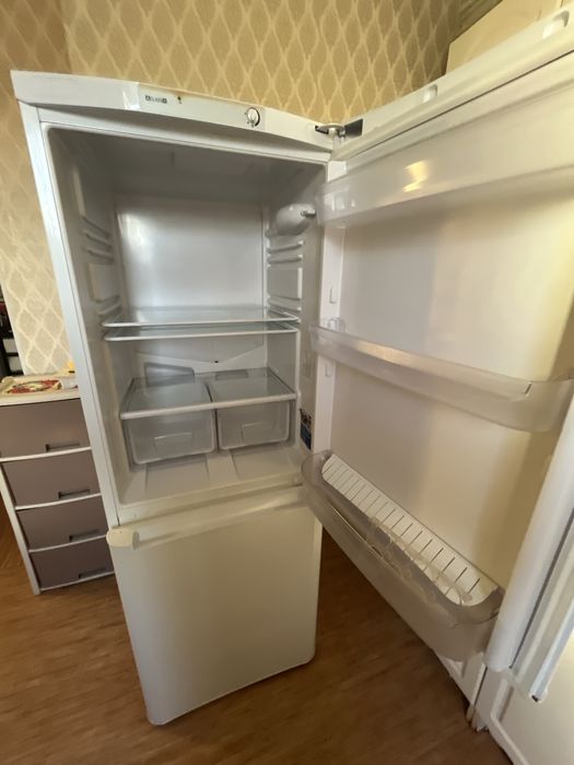 Холодильник Indesit