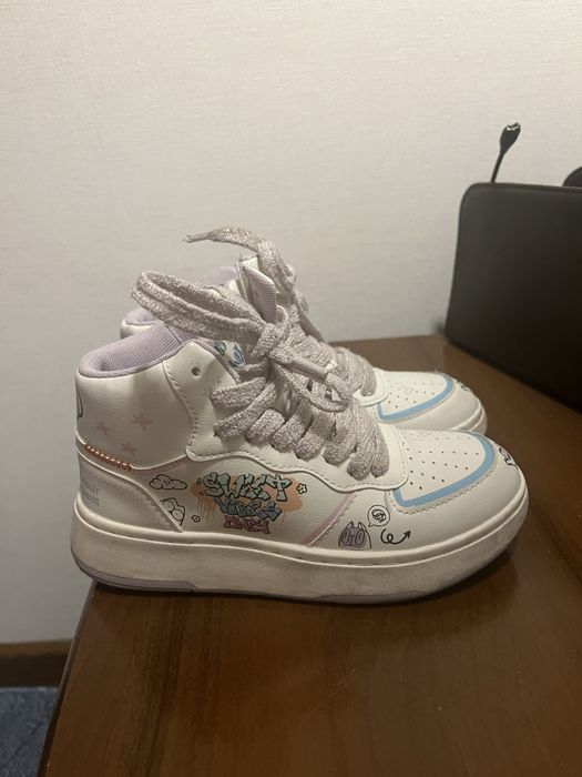 Продам кроссовки