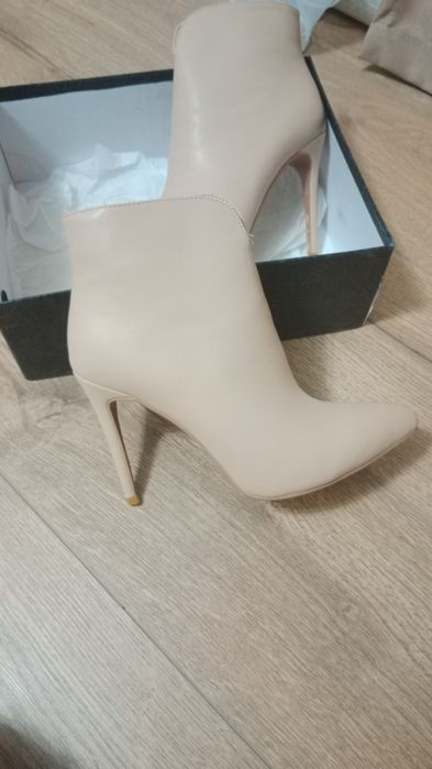 Продам женскую обувь