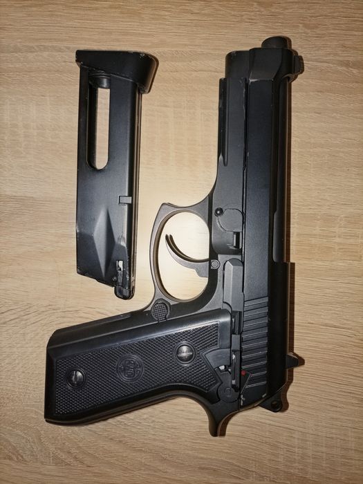 Pistol  PT92 Taurus-Beretta  full auto/semi auto  KWC BlowBack airsoft