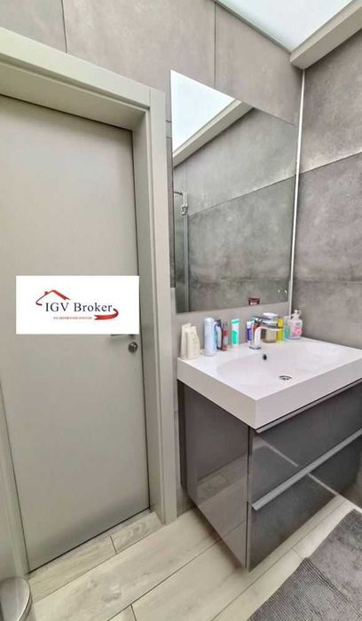 Тристаен апартамент в жк Стрелбище