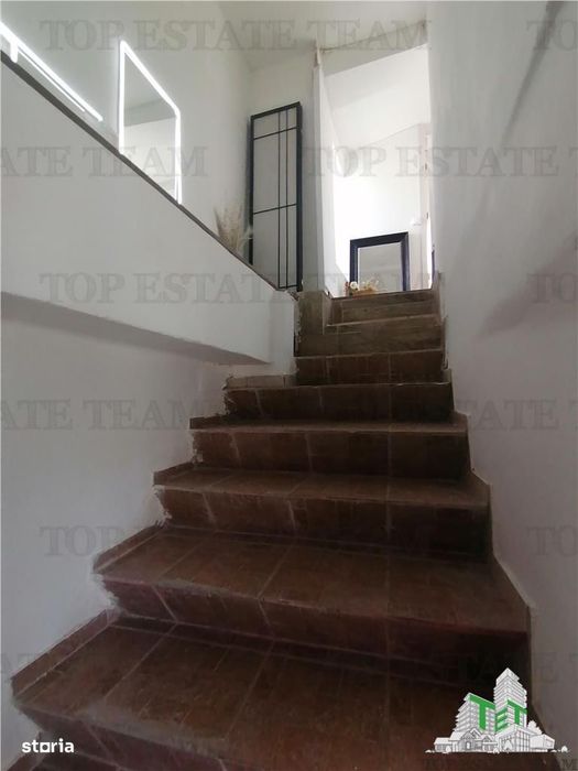 Apartament mansardabil de vanzare