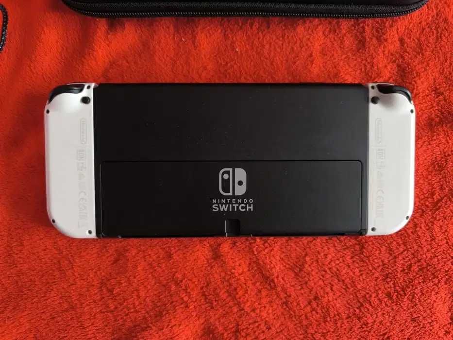 CA NOU! Nintendo Switch OLED + FC 24 CADOU