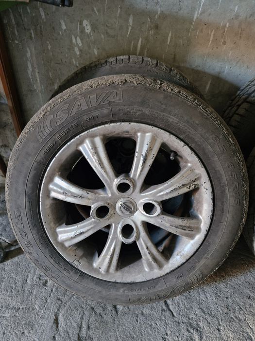 Продам комплект зимней резины на дисках.
