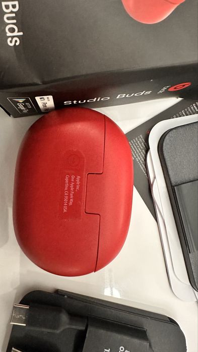 Casti Beats Studio Buds in ear