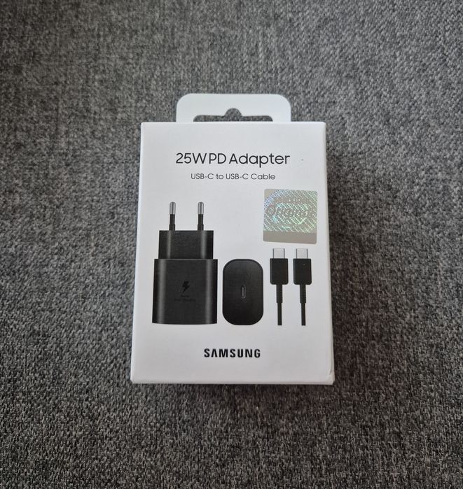 Зарядно Samsung ново бързозареждащо зарядно