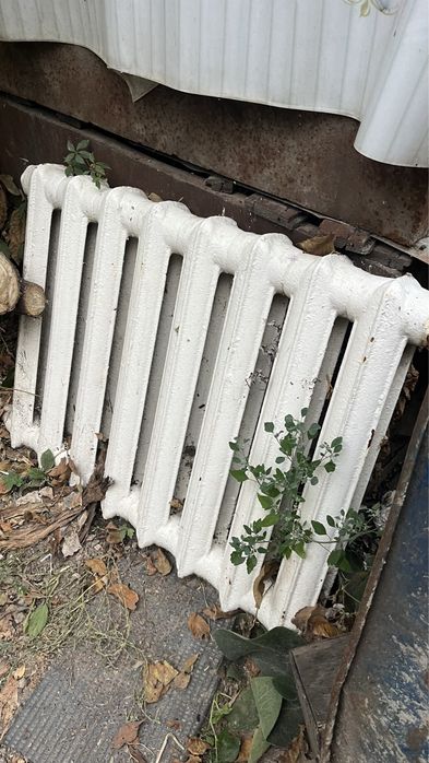 продам чугунные батареи — 3 шт,20 секц