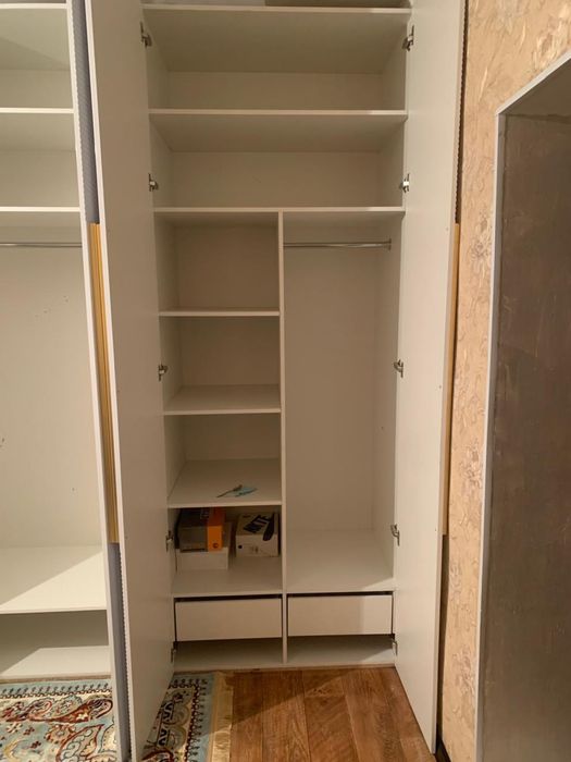 Распашной шкаф для одежды