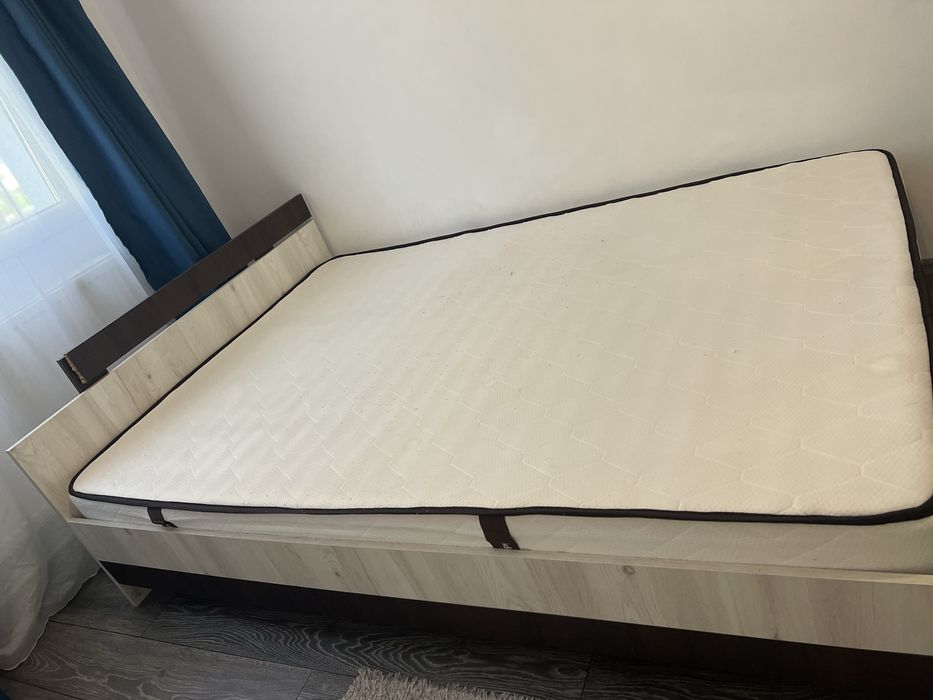 Vand saltea latime 140 cm lungime 2 m stare buna , curata