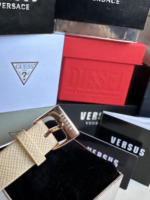 Дамски часовник Versus by Versace Gold