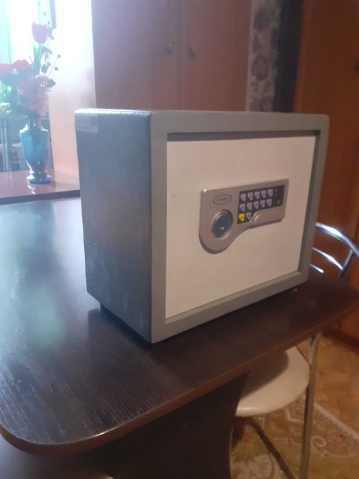 Сейф  новый высота36