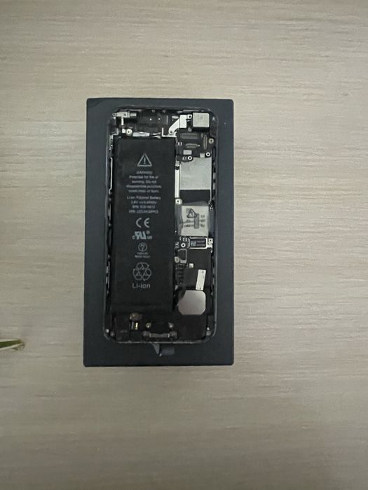 продаю iPhone 5.