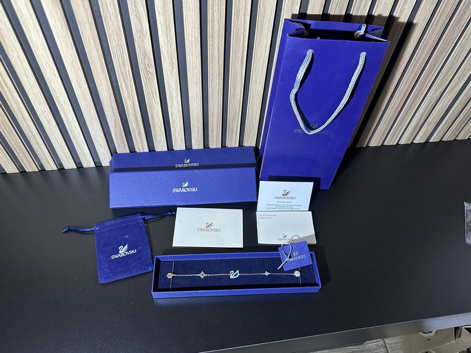 Нова Дамска Гривна Swarovski Dazzling Swan bracelet с пълна опаковка и документация