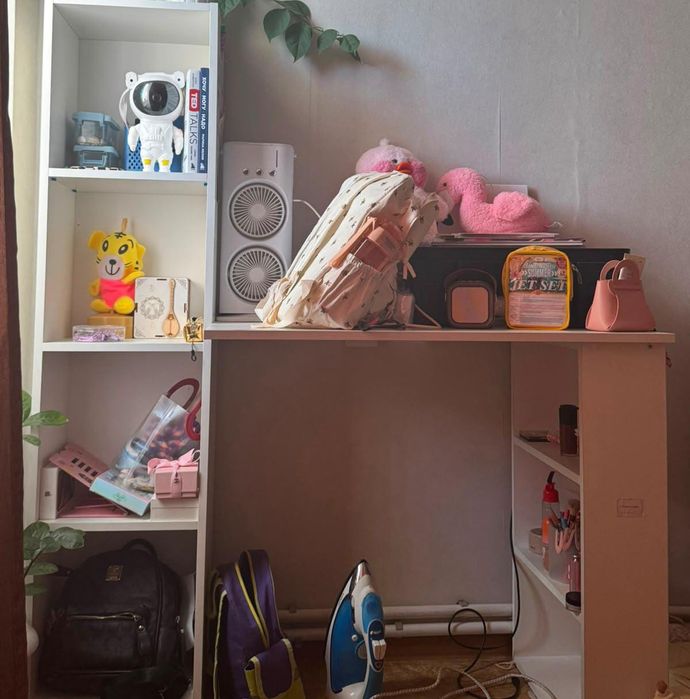 Продам парту белая