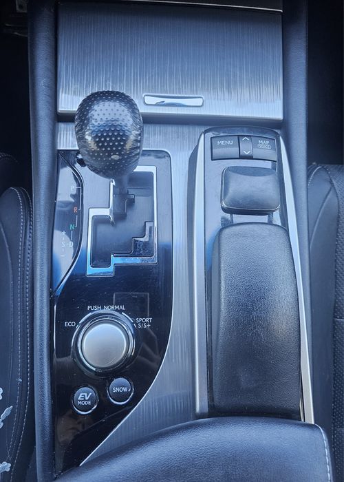 Автомобил Лексус GS 450h